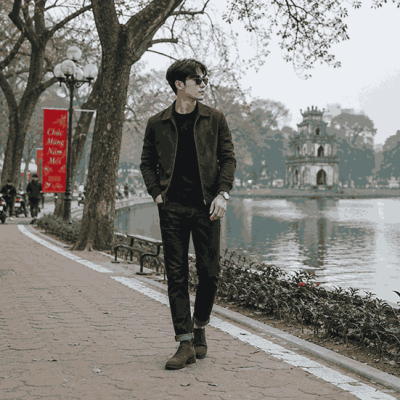Phong cách casual với áo thun và áo khoác
